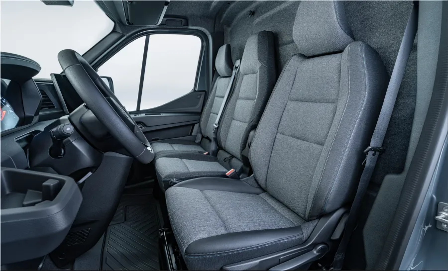 2025 Nissan Interstar van
