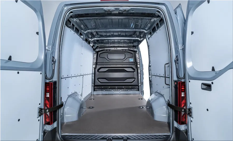 2025 Nissan Interstar van