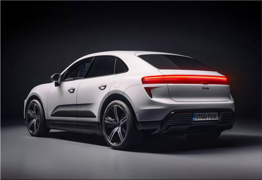 2025 Porsche Macan Turbo