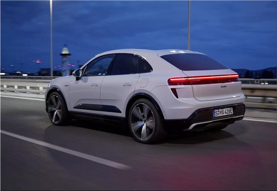 2025 Porsche Macan Turbo