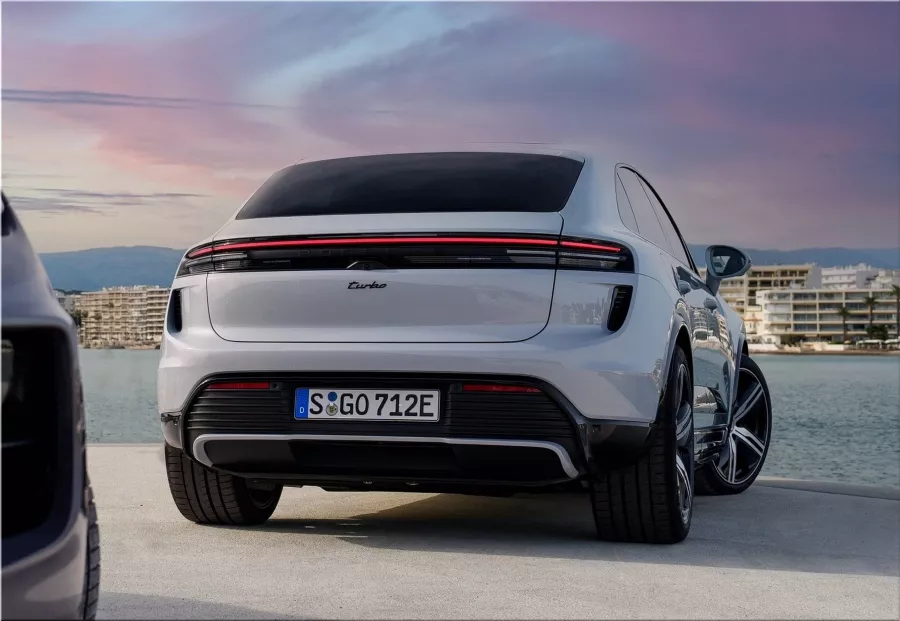 2025 Porsche Macan Turbo