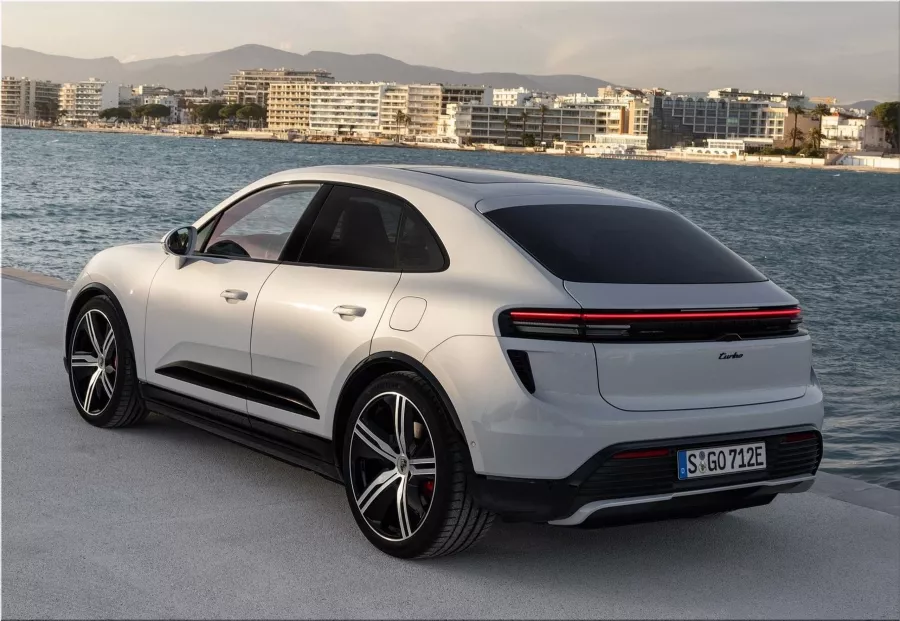 2025 Porsche Macan Turbo