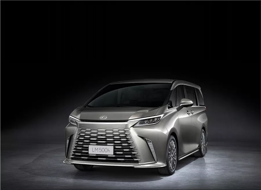 Lexus LM