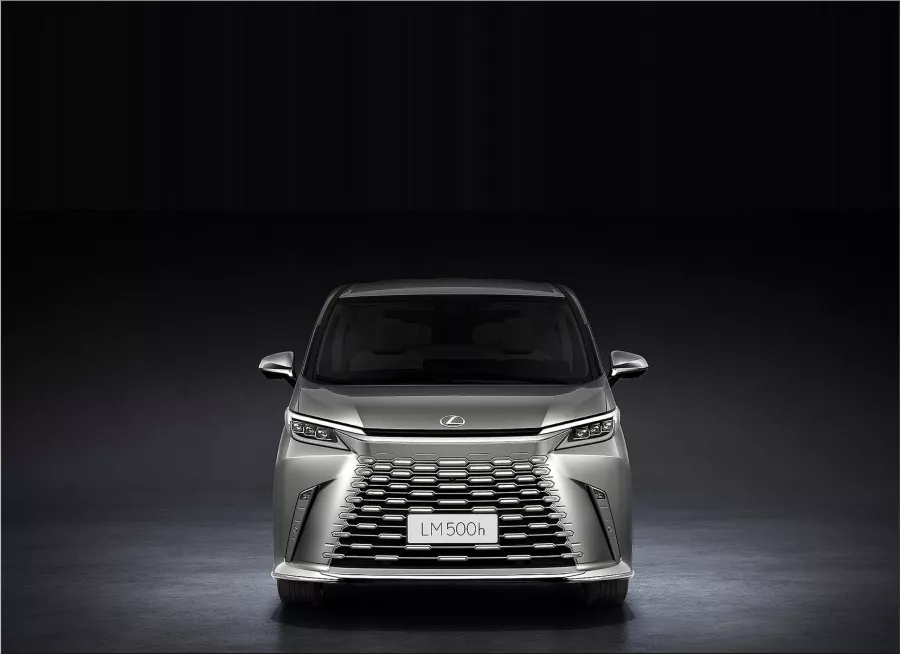 Lexus LM