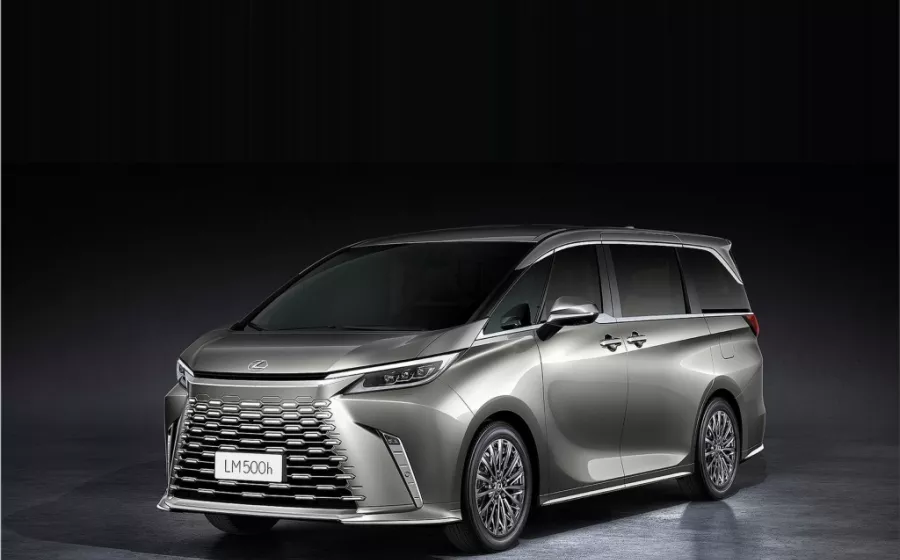 Lexus LM
