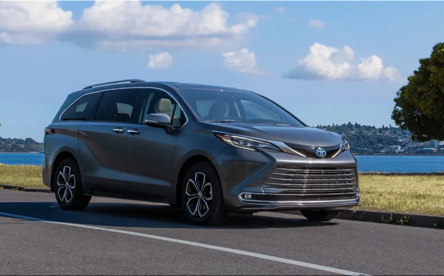 2025 Toyota Sienna: Hybrid Efficiency and New Safety Technology for Families